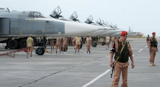 'Esed rejimi uçak, helikopter ve mühimmatlarını Rus üslerine yerleştirmeye başladı'