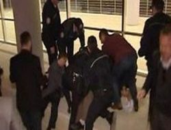 AK Parti önünde hareketli saatler