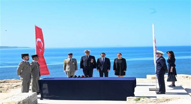 17 Fransız askeri, 107 yıl sonra Çanakkale'deki Fransız Mezarlığı'nda toprağa verildi