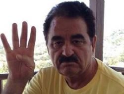 İbrahim Tatlıses 'R4BİA' işareti yaptı