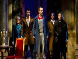 Ata'nın anısına sahnede