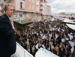 Yavaş Gökçek'i yuhalatmadı