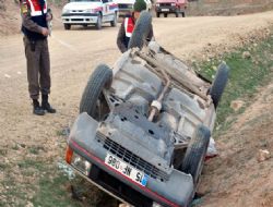 Otomobil devrildi, beş kişi yaralandı