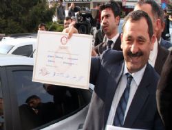 Enver Demirel mazbatasını aldı