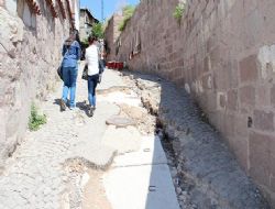 Turizm yolunun damarı çatladı