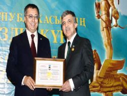 Abdullah Gül'e onur madalyası
