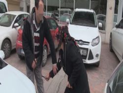 Bıçakla kovaladı sinirlenip yaraladı