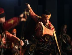 Gündüz koşu gece sinsin