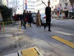 Sarı şeritler bir var bir yok