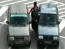 Polisi şaşırtan oto hırsızları
