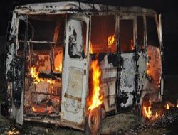 Ankara'da geceyarısı minibüs kundakladılar 