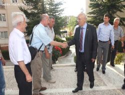 Yaşar, Site Sakinlerini Yağmurda Dinledi