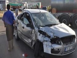 Çarpışan TIR devrildi