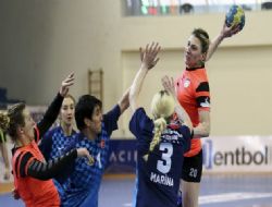 Hentbolda kura günü