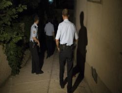 Trafoya girip kabloları kestiler