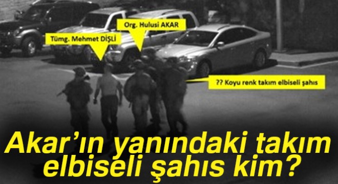 Akar'ın yanındaki takım elbiseli şahıs kim?