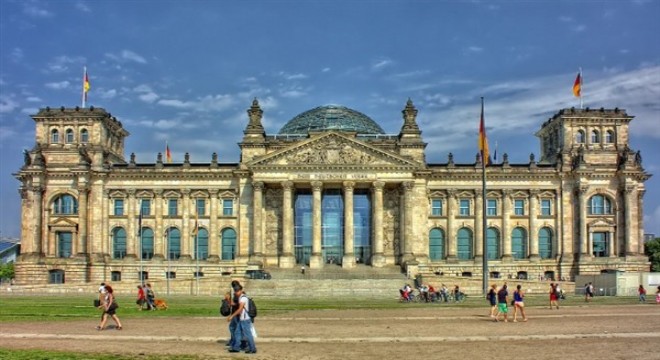 Almanya'da yasaklara karşı yeni protestolar bekleniyor