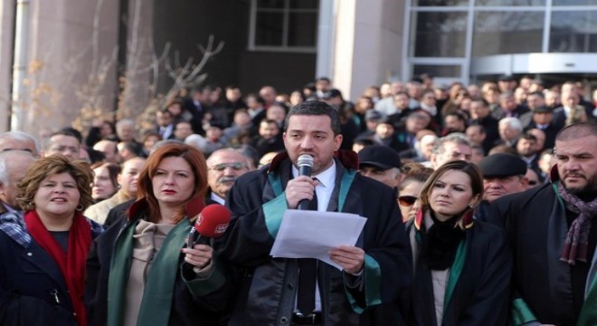 Avukatlardan taşınma protestosu