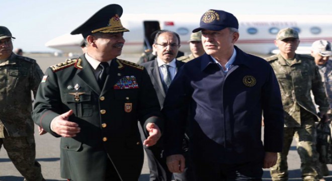 Bakan Akar ve Azerbaycan Savunma Bakanı Hasanov Bakü'de bir araya geldi
