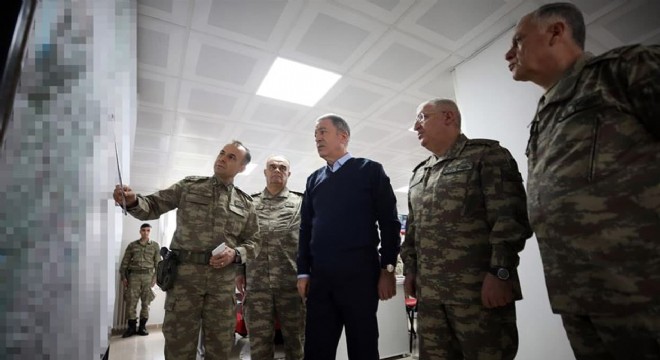 Bakan Akar ve kuvvet komutanları İdlib'deki harekat için sınırın sıfır noktasında