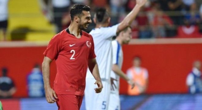 Bakan Kasapoğlu, milli futbolcu Çelik ile görüştü