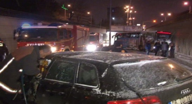 Başkent'te ters şeride giren otomobil, halk otobüsüne çarptı