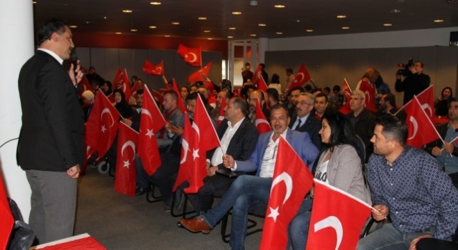Belçika'da vatandaşlar halk oylaması sonucunu kutladı