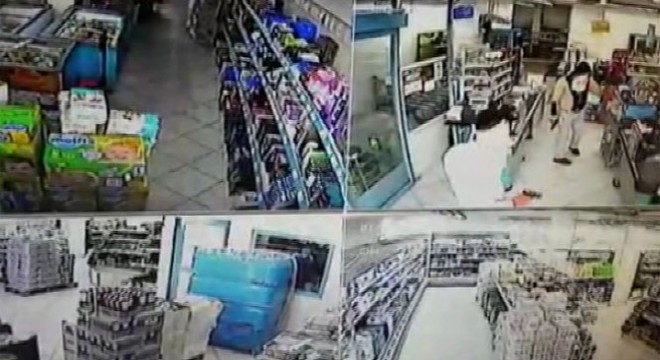 Beyoğlu'nda güpegündüz silahlı market soygunu kamerada