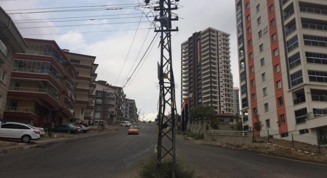 Cadde kesişiminde direk kavşağı