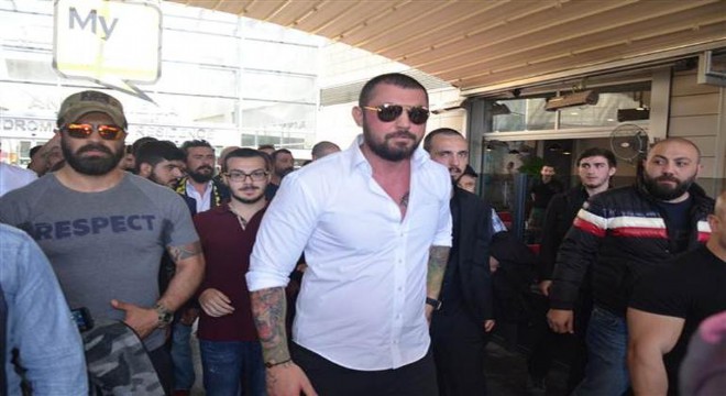 Çerkez Cengiz' olarak bilinen Cengiz Şıklaroğlu, cezaevine 100 araçlık konvoyla gitti