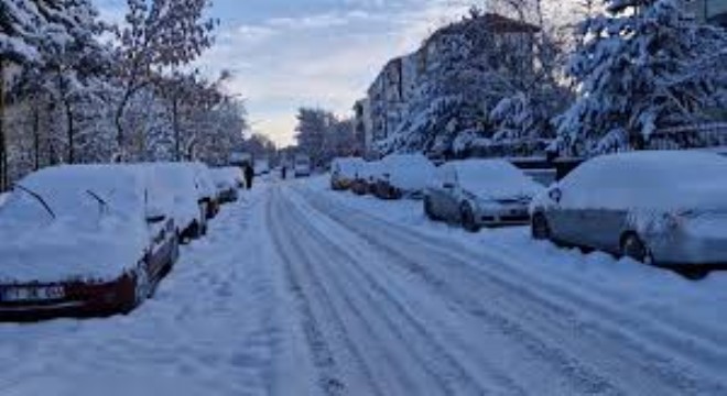 Doğu Anadolu'da Kar: 73 Yerleşim Yolu Kapalı