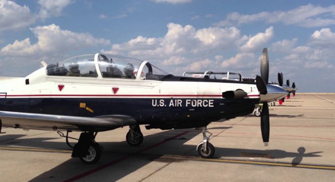 Eğitim uçaklarının uçuşları ABD'de durduruldu