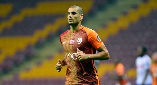 Eren Derdiyok, koltuk değnekleriyle stattan çıktı