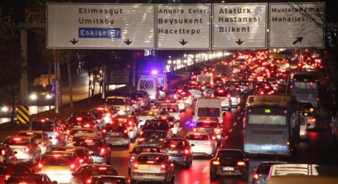 Haftanın 7 saati trafikte geçiyor