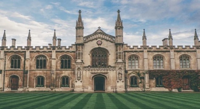 İzlanda'da üniversiteler açılıyor