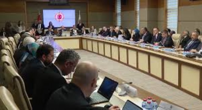 Kadın, Çocuk ve Sosyal Medya Düzenlemelerini İçeren Kanun Komisyon'dan Geçti