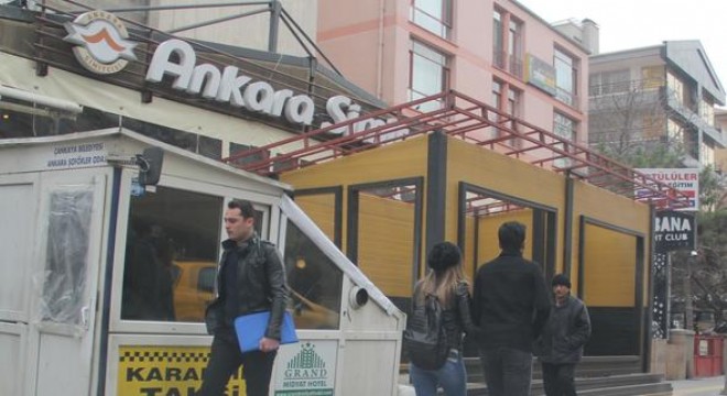 Kaldırıma ‘durak'kondu