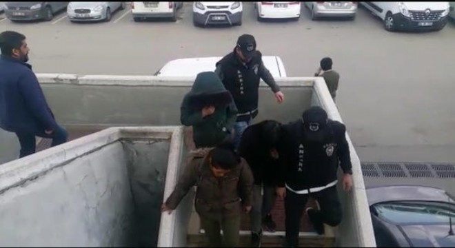 Kapüşonlu hırsızlar kameradan kaçamadı