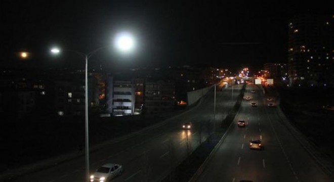 Karanlık yol aydınlatıldı