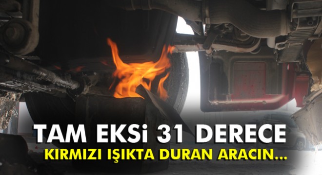 Kırımızı ışıkta duran aracın yakıt deposu dondu