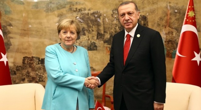 Merkel'den Türkiye'ye övgü: Suriyeli sığınmacılara yönelik çabaları takdire şayan
