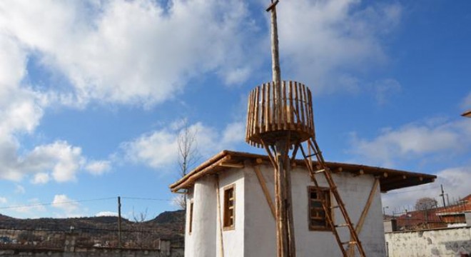 Minareden 'Oku' mesajı