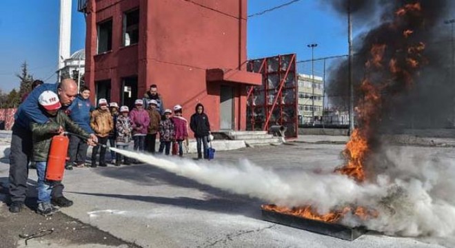 Mülteci çocuklara yangın eğitimi