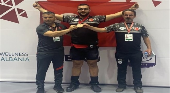 Onur Demirci'den bronz madalya