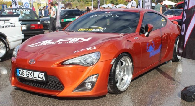 Otomobil tutkunları AUTOFEST'te buluştu