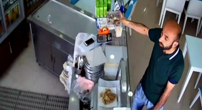 Pişkinlikte sınır tanımayan hırsız kamerada