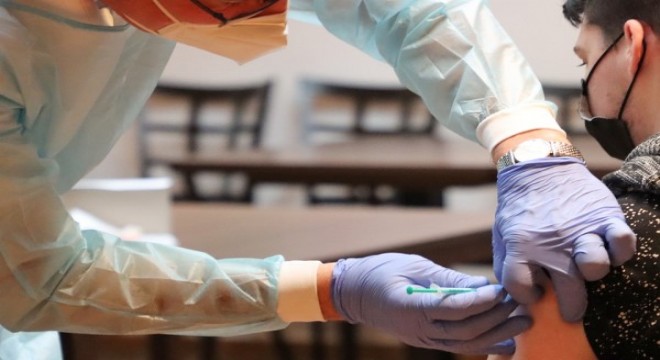Sağlık Bakanlığı'ndan aşılı temaslılar için karantina kararı