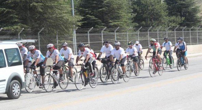 Şehitler için pedala bastılar