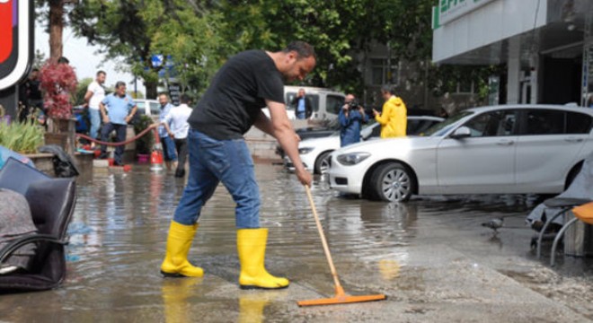 Sekiz gün içinde iki afet yaşadılar