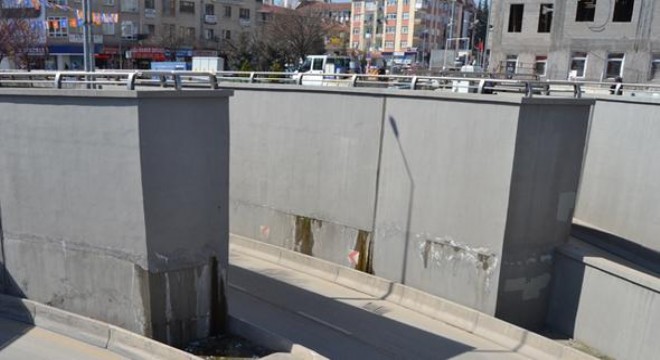 Silolar Alt Geçidi'nden kanalizasyon suyu akıyor